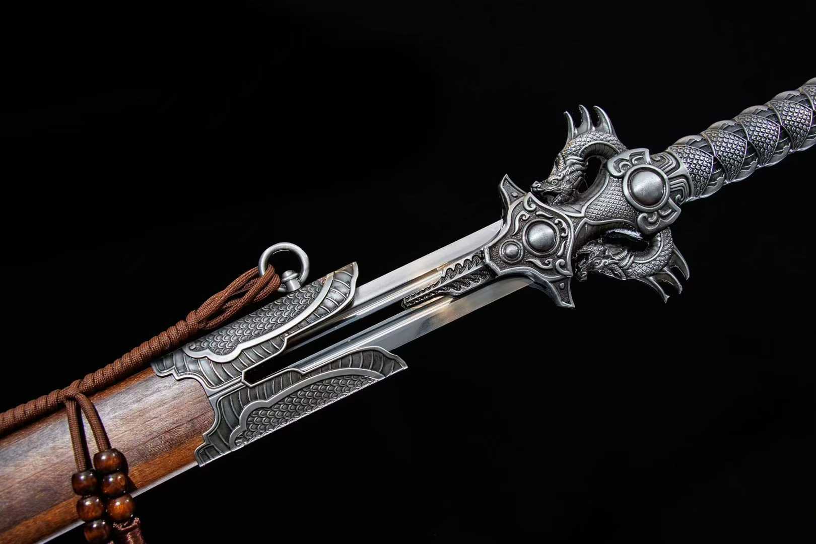 Song Long Chiến Kiếm – Lục Uyên